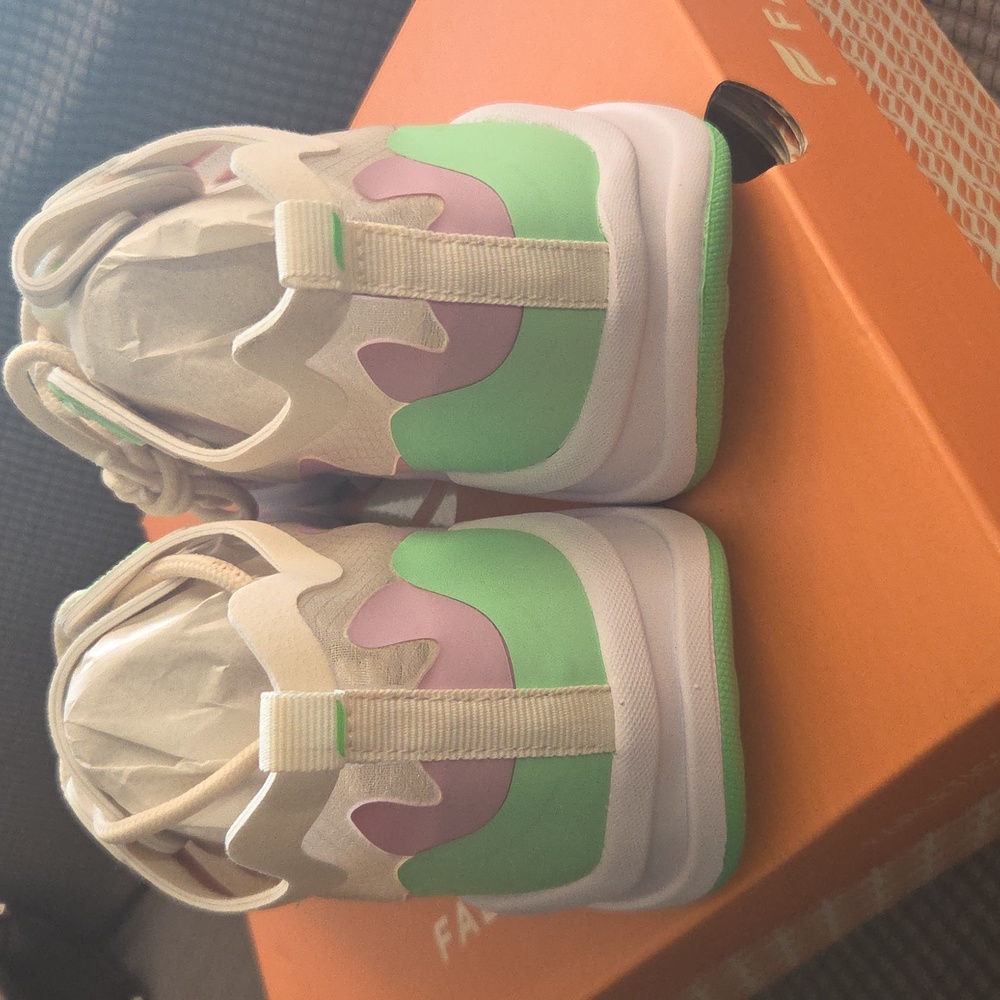 Performance Sneakers - Picture 3 of 4